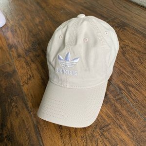 2 Women’s Adidas hats like new!